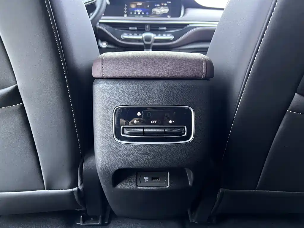 GAC Motor Trumpchi M6 — фото 14