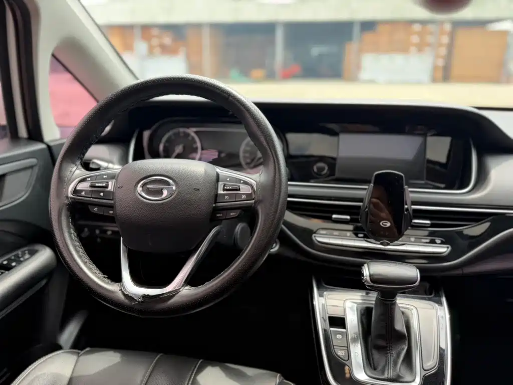 GAC Motor Trumpchi M6 — фото 10