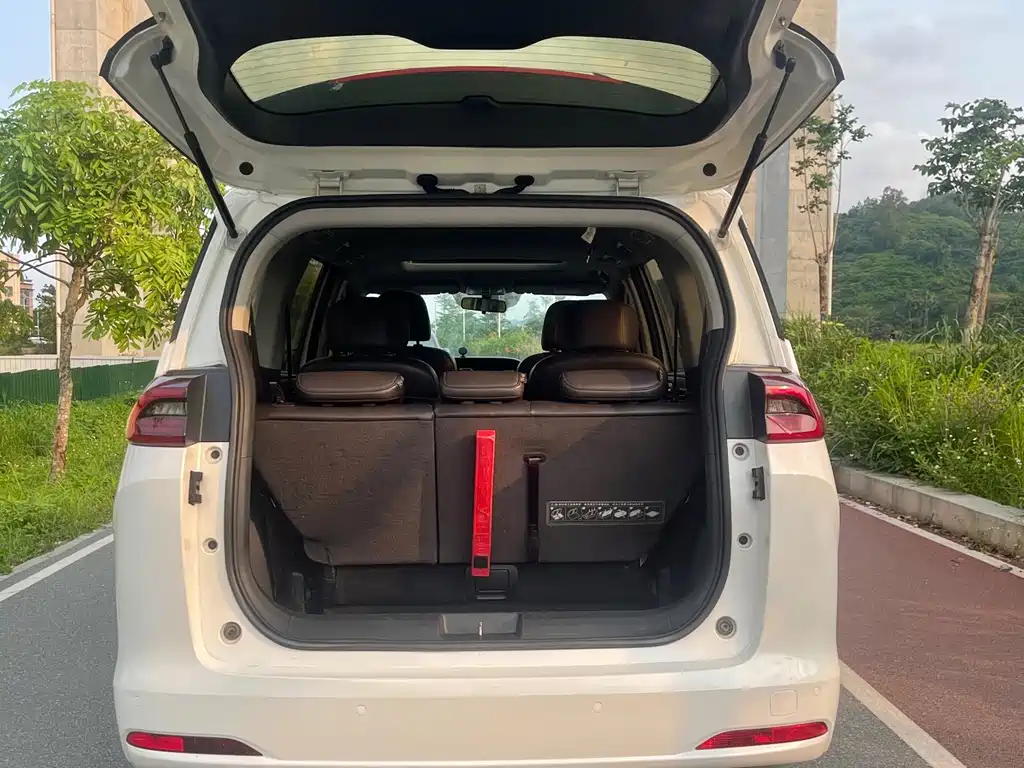 GAC Motor Trumpchi M6 — фото 18