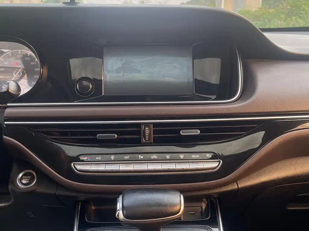 GAC Motor Trumpchi M6 — фото 10
