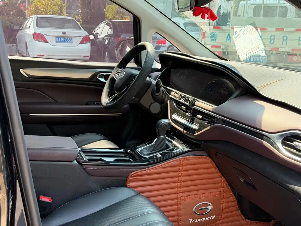GAC Motor Trumpchi M6 — фото 11