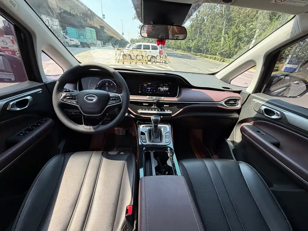 GAC Motor Trumpchi M6 — фото 15