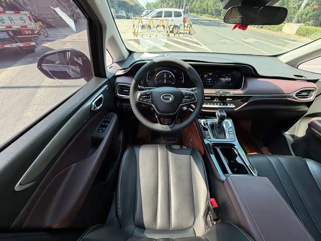 GAC Motor Trumpchi M6 — фото 16