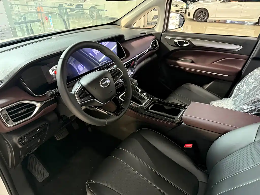 GAC Motor Trumpchi M6 — фото 4