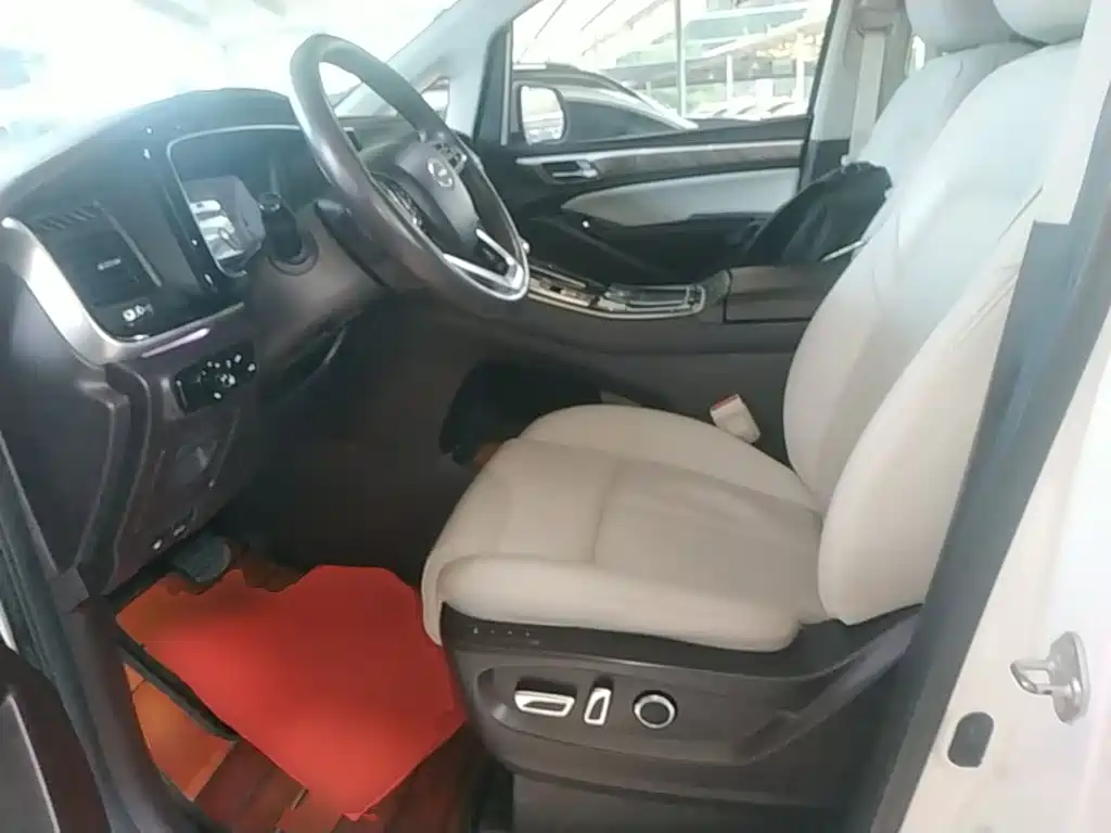 GAC Motor Trumpchi M8 — фото 15