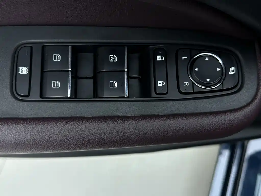 GAC Motor Trumpchi M6 — фото 16