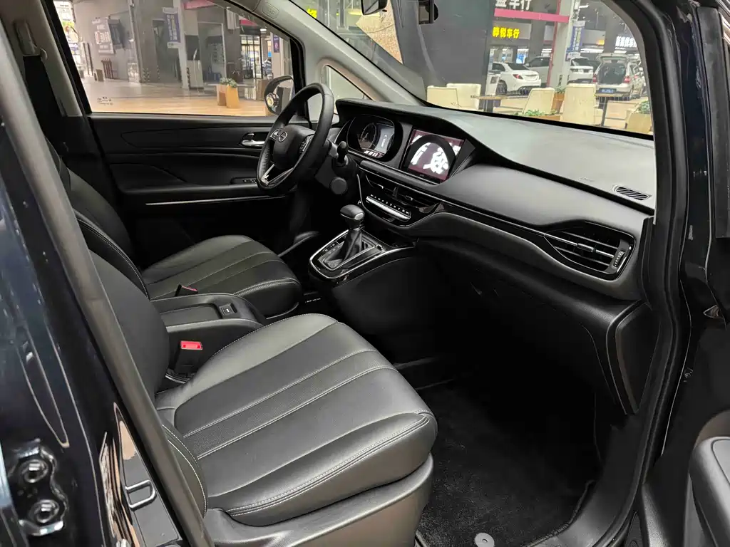 GAC Motor Trumpchi M6 — фото 11