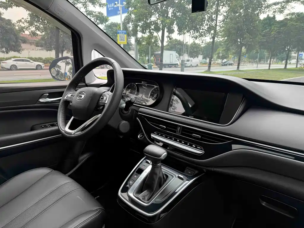 GAC Motor Trumpchi M6 — фото 24
