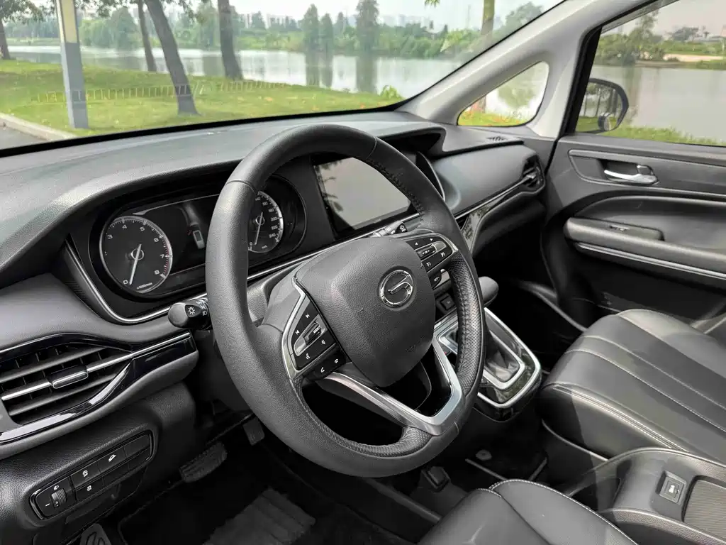 GAC Motor Trumpchi M6 — фото 25