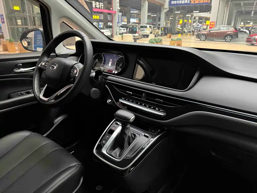 GAC Motor Trumpchi M6 — фото 10