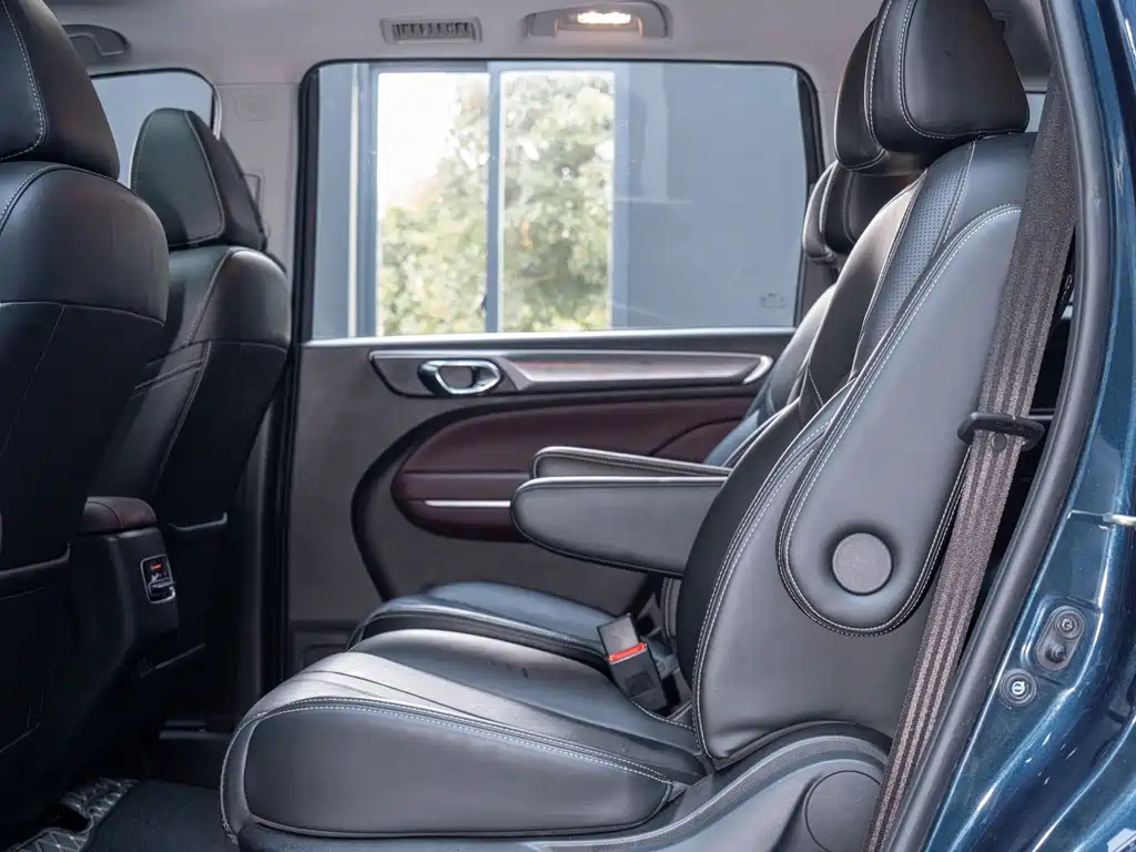 GAC Motor Trumpchi M6 — фото 13