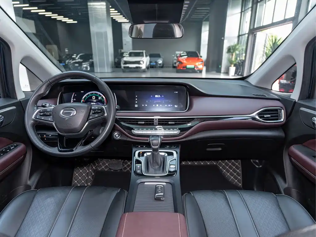 GAC Motor Trumpchi M6 — фото 17