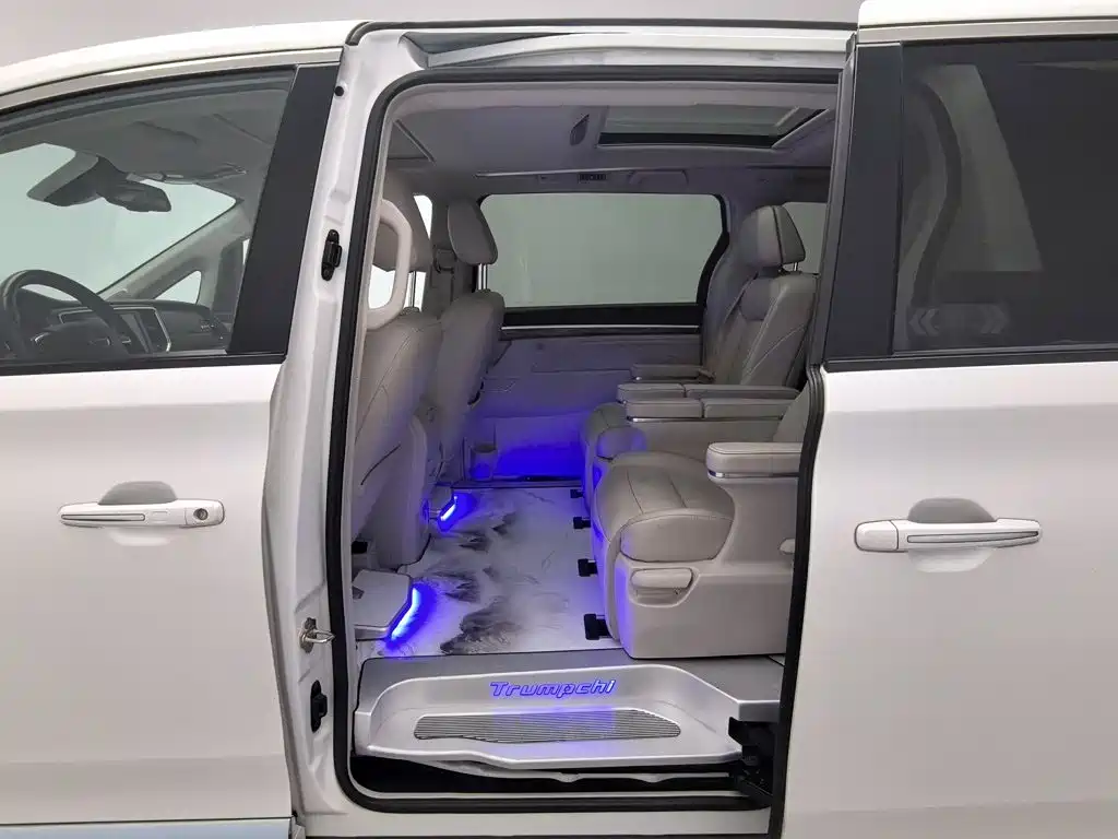 GAC Motor Trumpchi M8 — фото 15