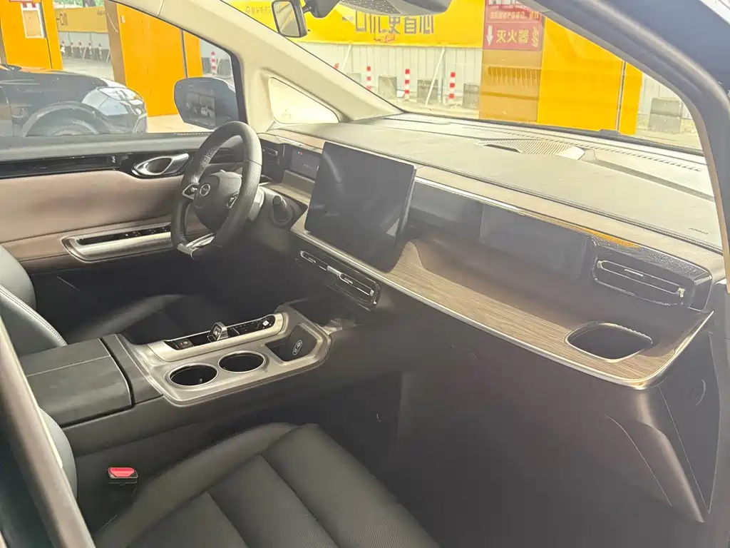GAC Motor Trumpchi E8 — фото 13