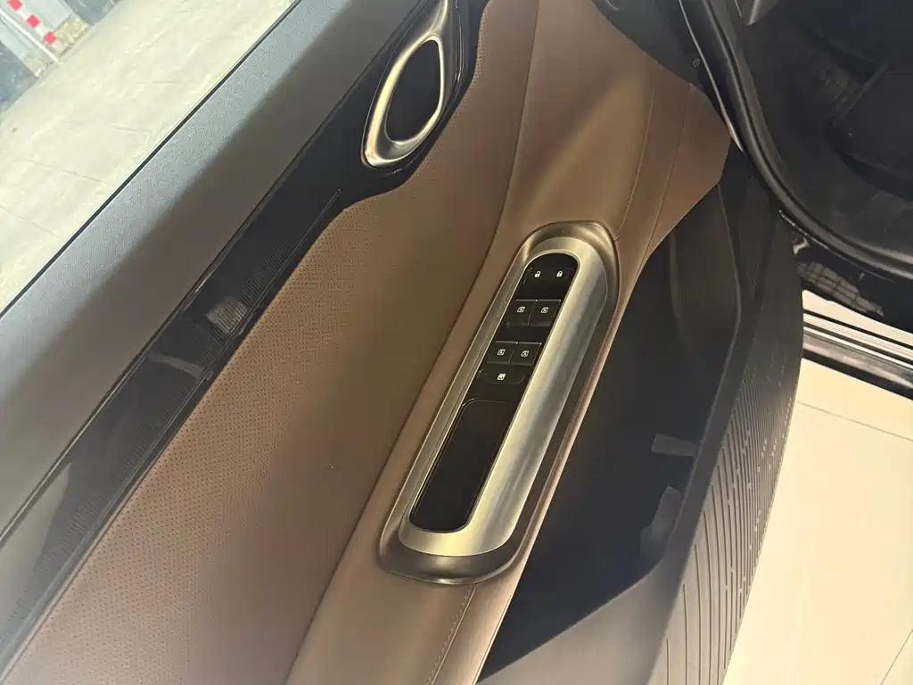 GAC Motor Trumpchi E8 — фото 7