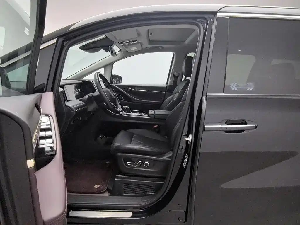 GAC Motor Trumpchi M8 — фото 10