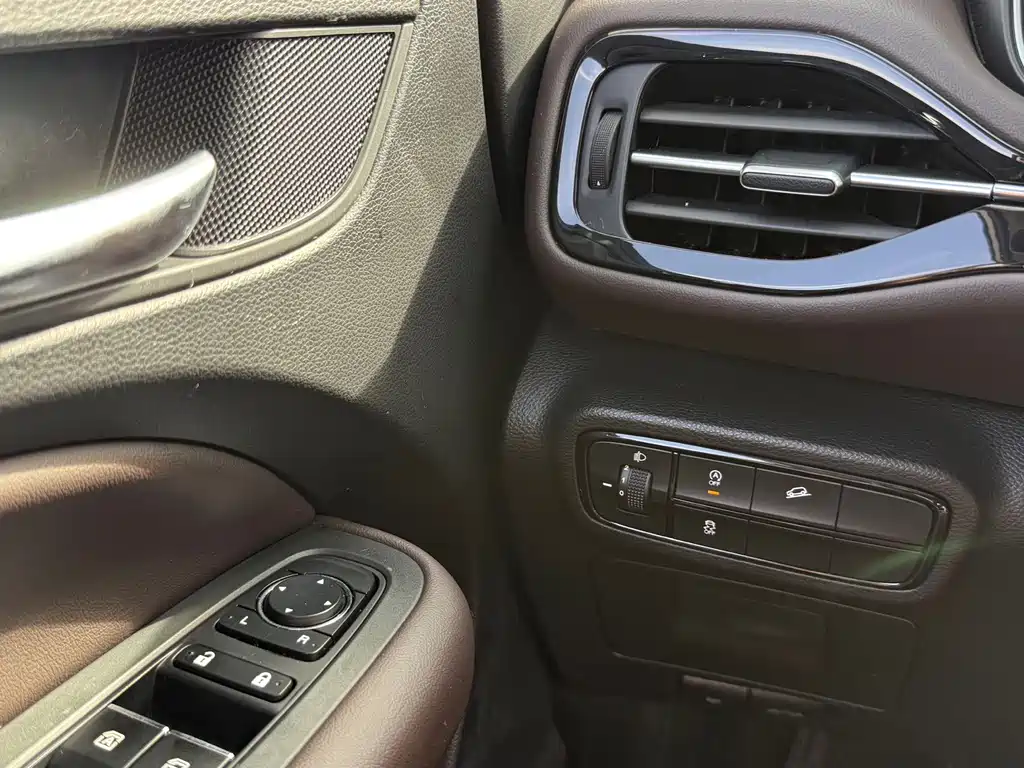 GAC Motor Trumpchi M6 — фото 15