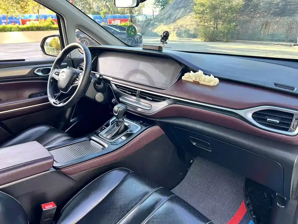 GAC Motor Trumpchi M6 — фото 14