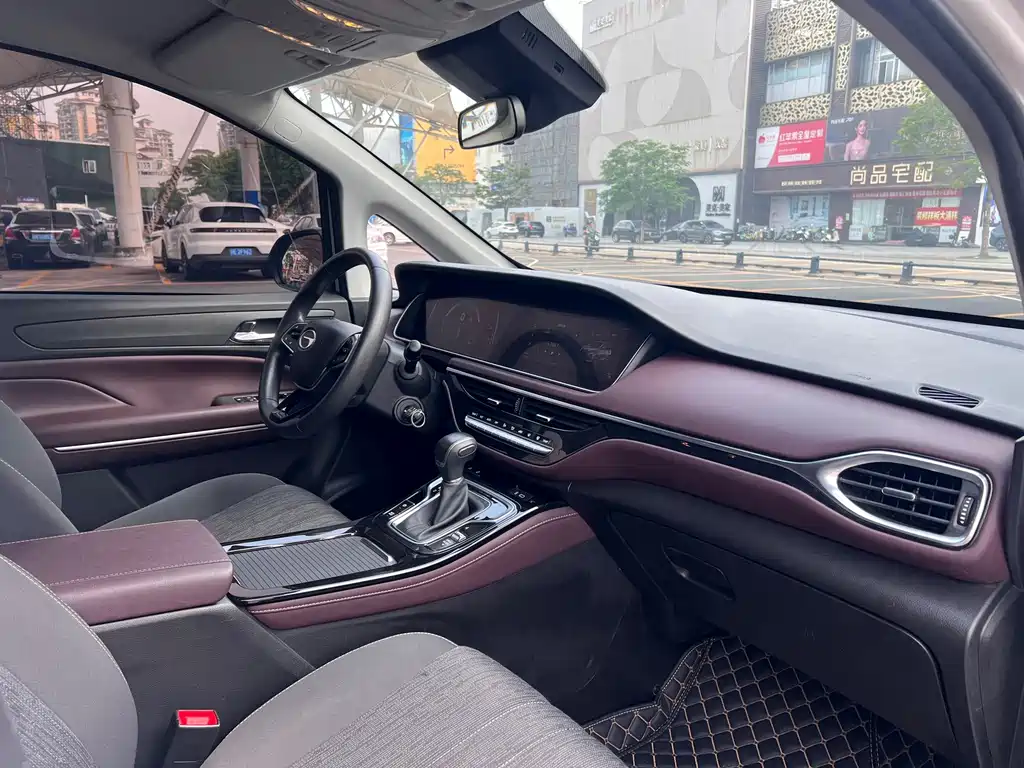 GAC Motor Trumpchi M6 — фото 21