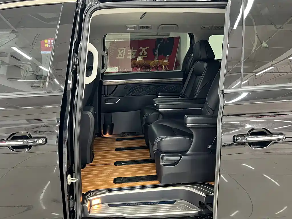 GAC Motor Trumpchi M8 — фото 10