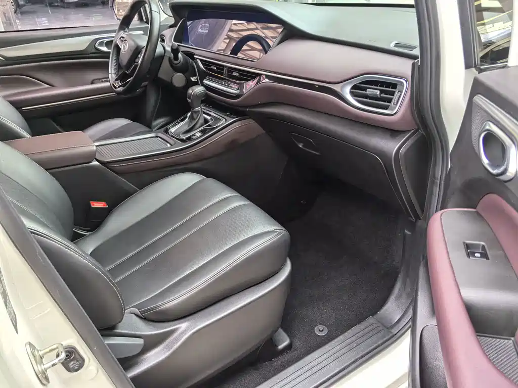 GAC Motor Trumpchi M6 — фото 9