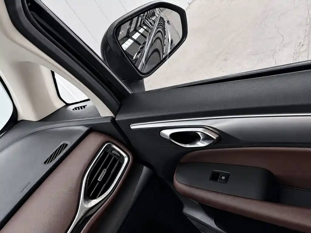 GAC Motor Trumpchi M6 — фото 13