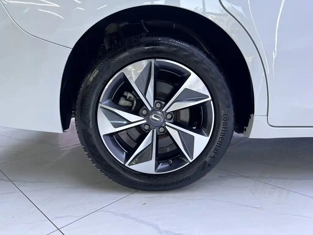 GAC Motor Trumpchi M6 — фото 19