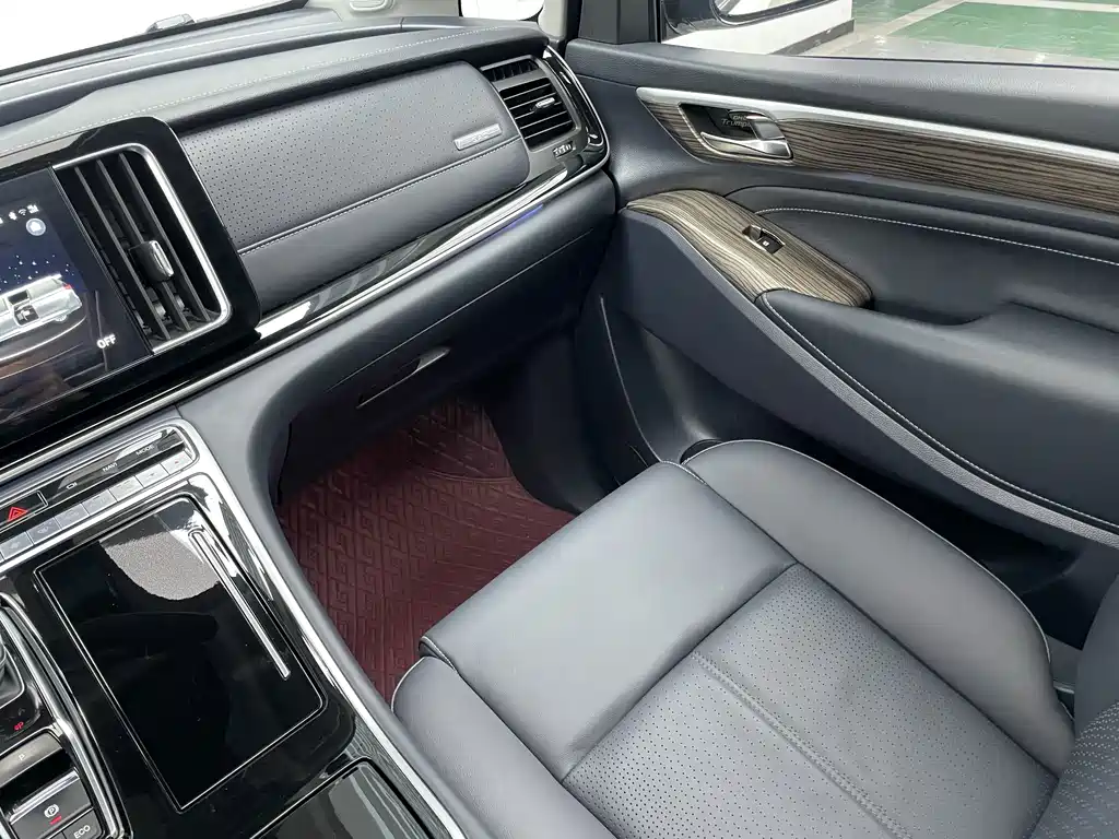 GAC Motor Trumpchi M8 — фото 21