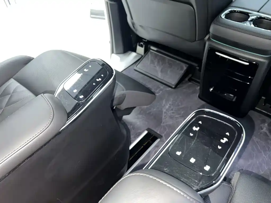 GAC Motor Trumpchi M8 — фото 17