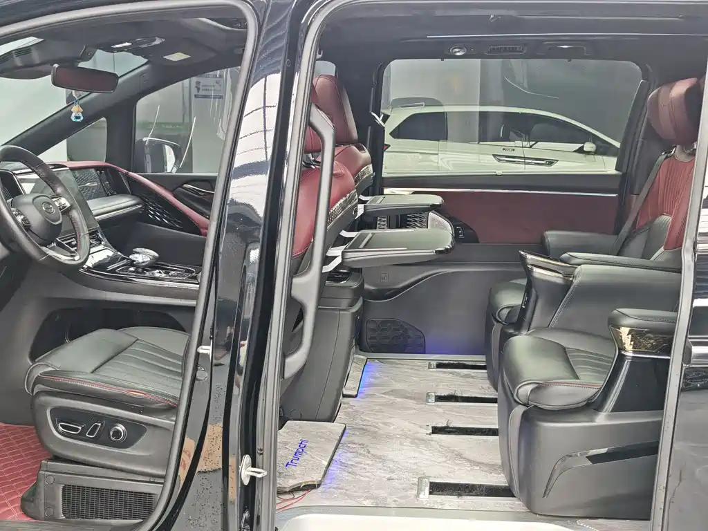 GAC Motor Trumpchi M8 — фото 9