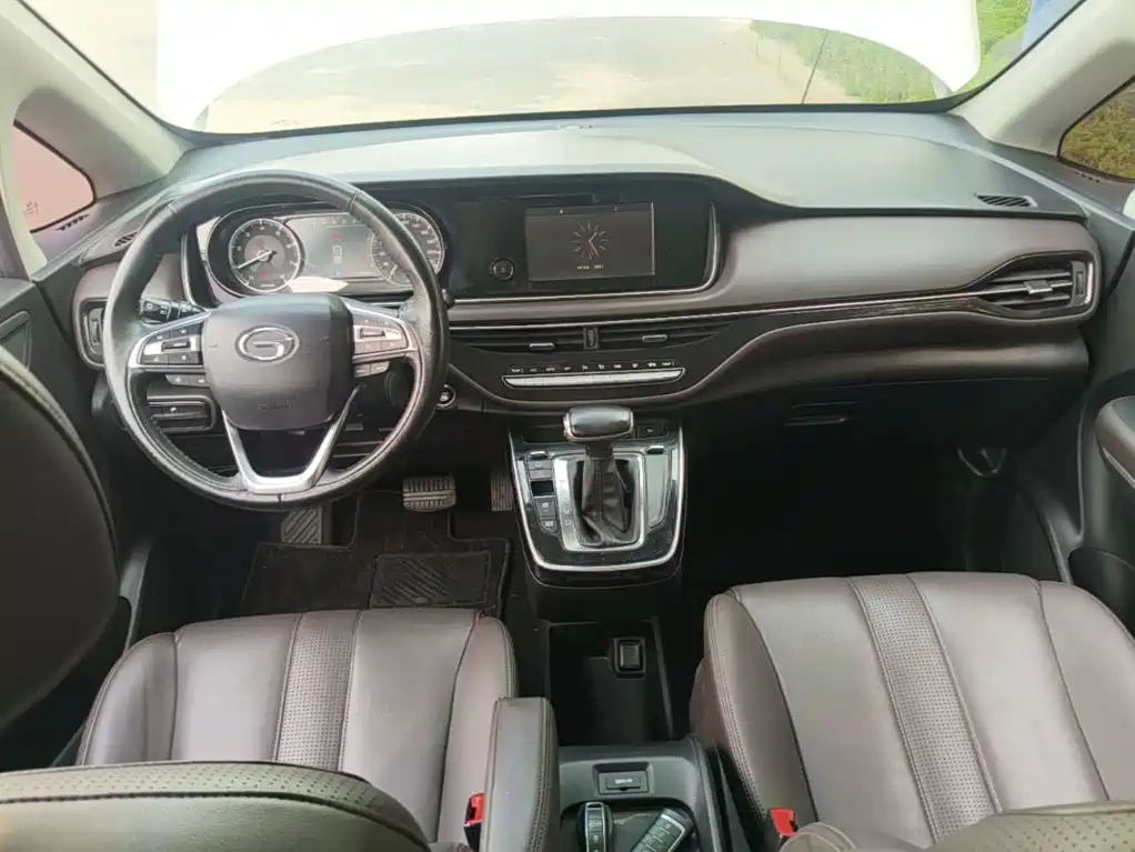GAC Motor Trumpchi M6 — фото 10