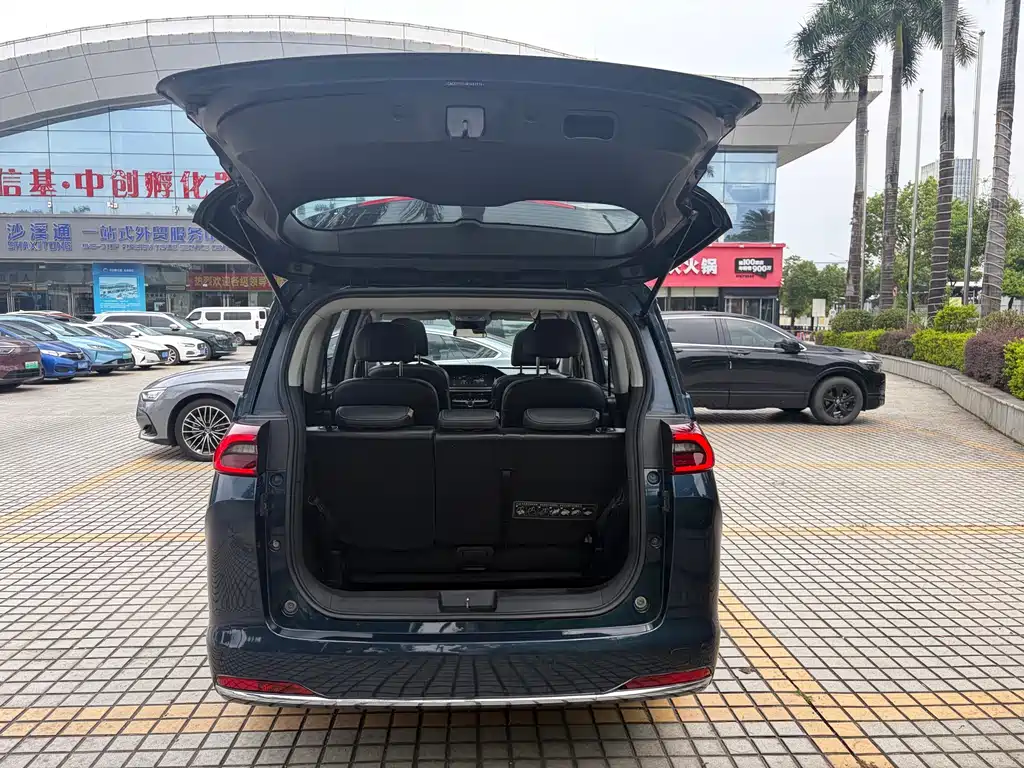 GAC Motor Trumpchi M6 — фото 23