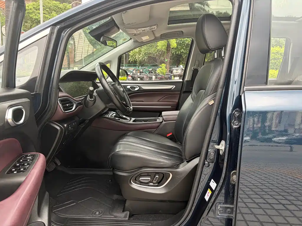 GAC Motor Trumpchi M6 — фото 10