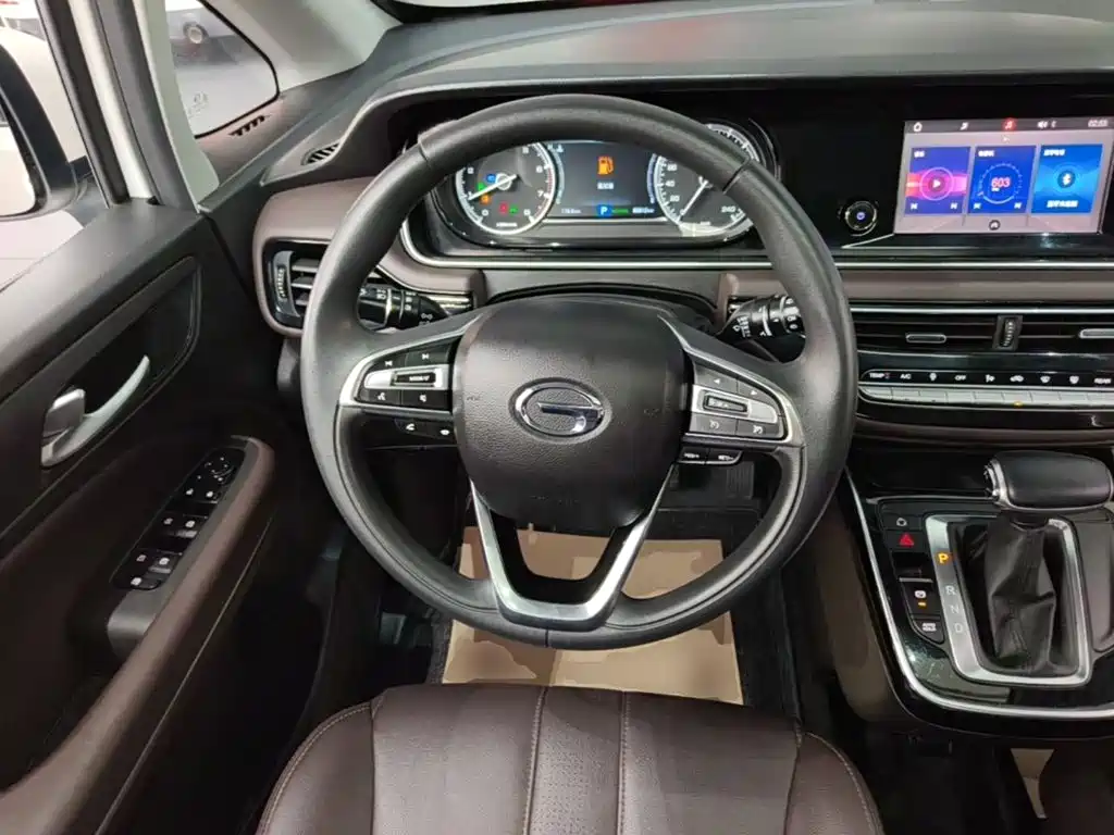 GAC Motor Trumpchi M6 — фото 11