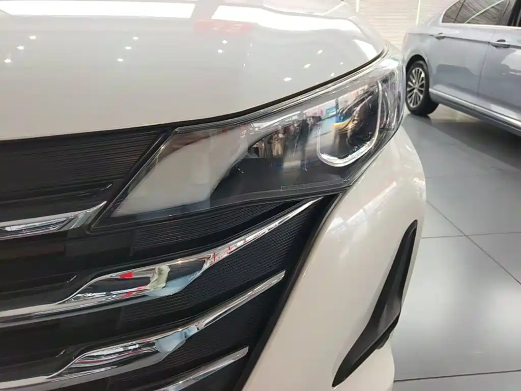 GAC Motor Trumpchi M6 — фото 24