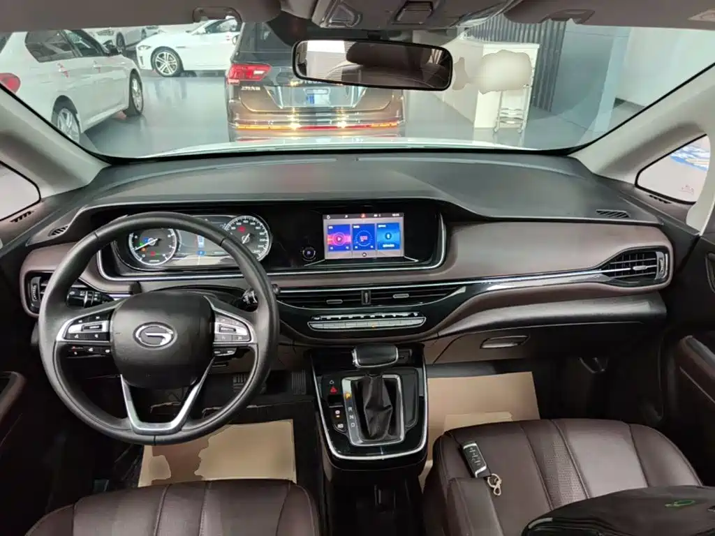 GAC Motor Trumpchi M6 — фото 10