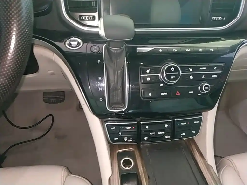 GAC Motor Trumpchi M8 — фото 14