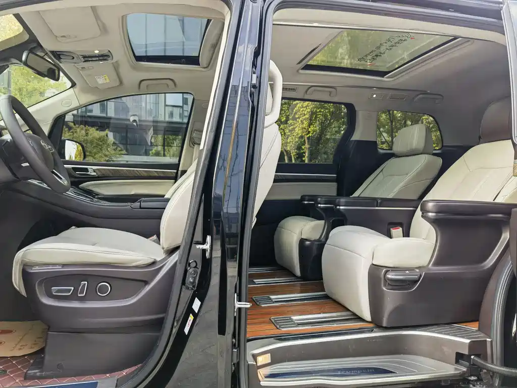 GAC Motor Trumpchi M8 — фото 11
