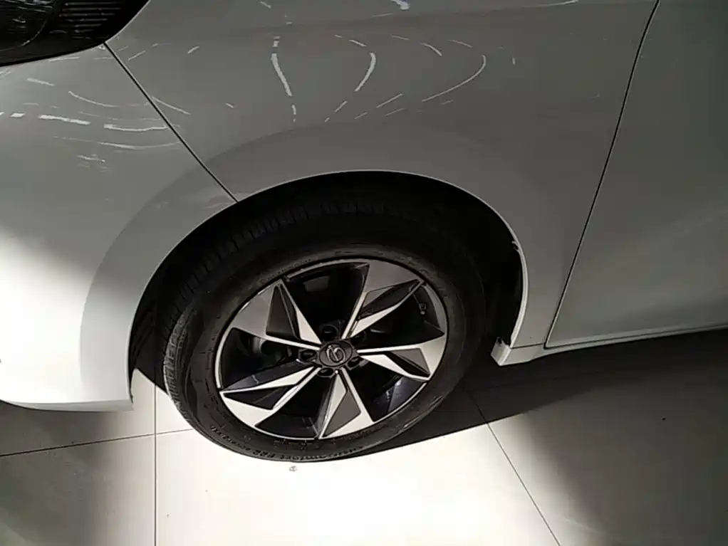 GAC Motor Trumpchi M6 — фото 23