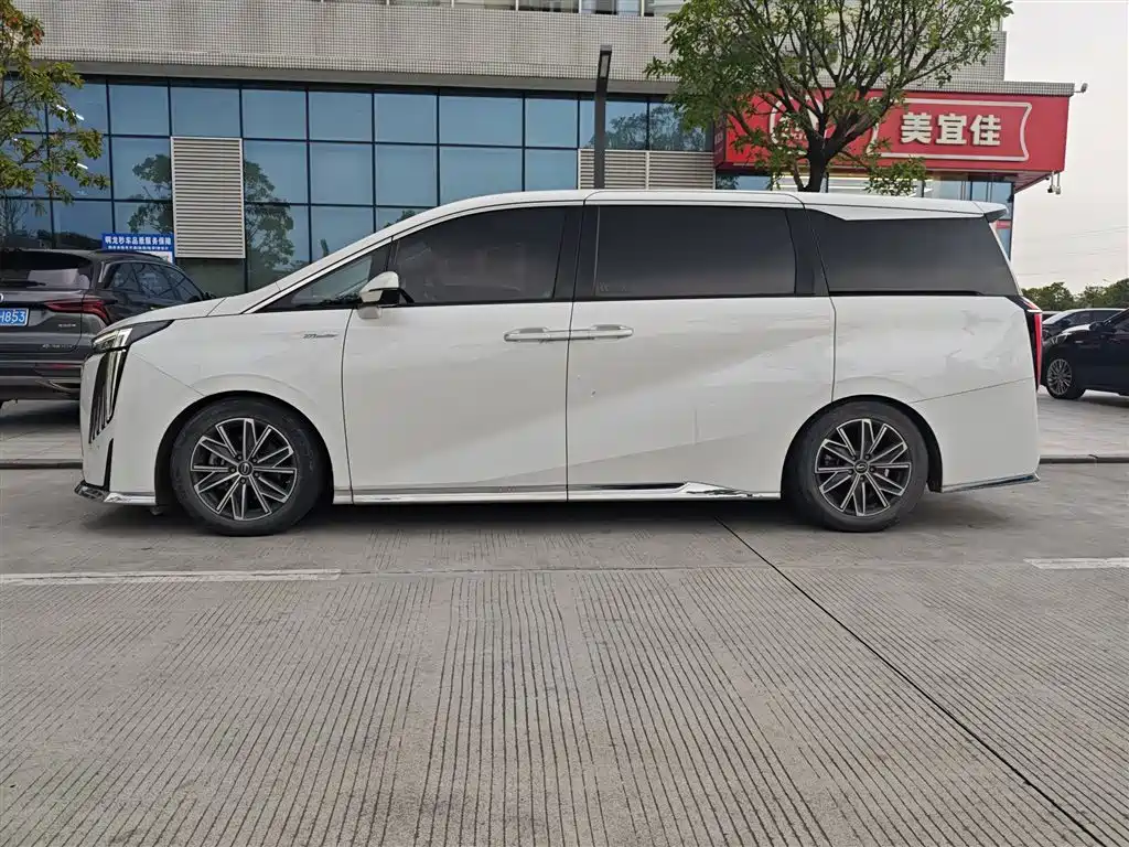 GAC Motor Trumpchi M8 — фото 3