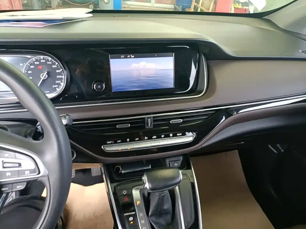 GAC Motor Trumpchi M6 — фото 13