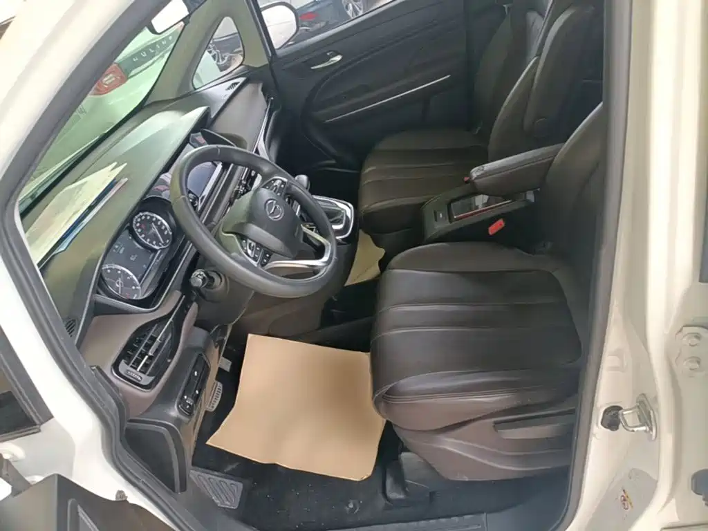 GAC Motor Trumpchi M6 — фото 15