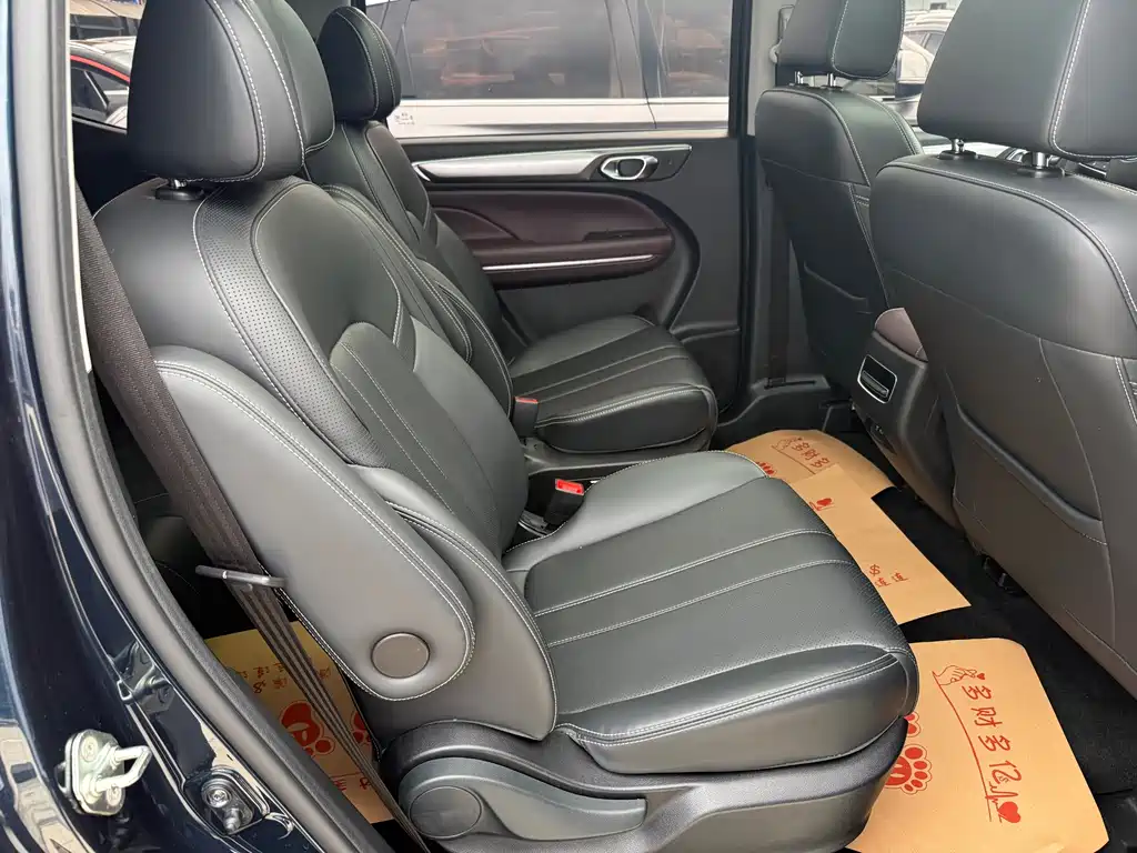 GAC Motor Trumpchi M6 — фото 11