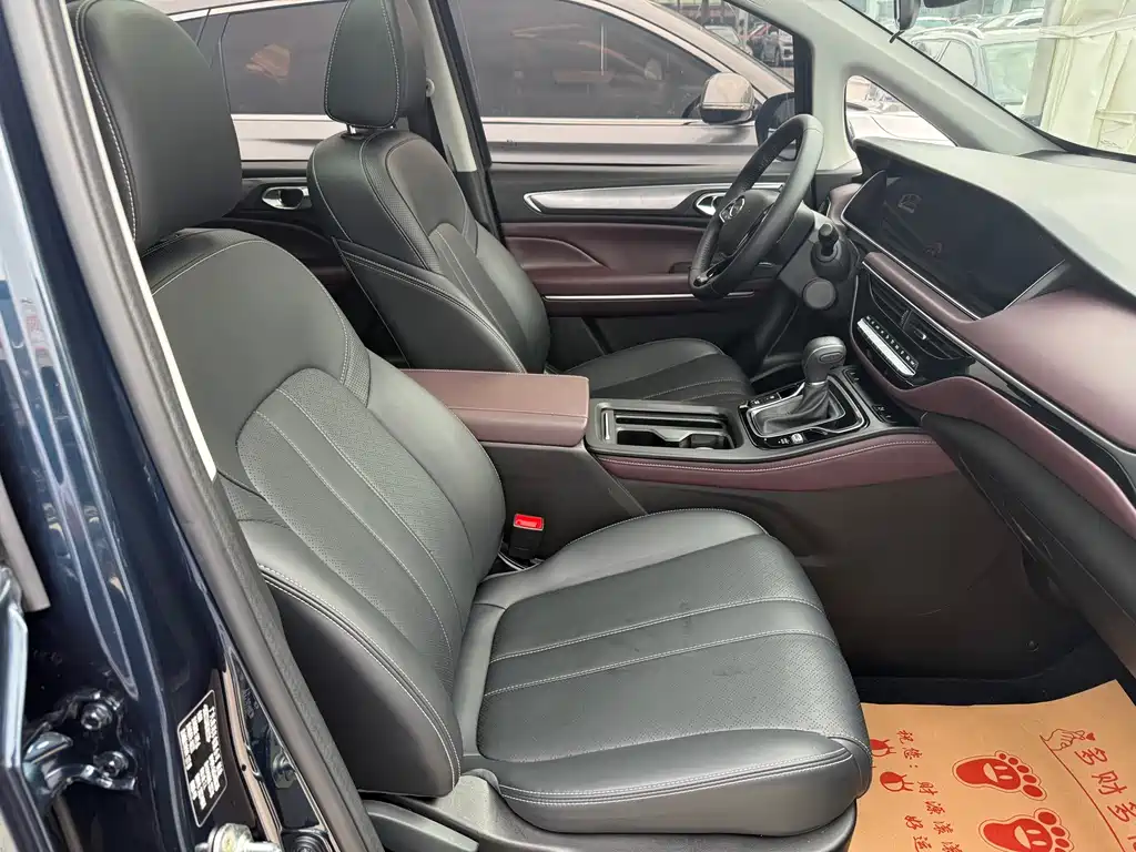 GAC Motor Trumpchi M6 — фото 10