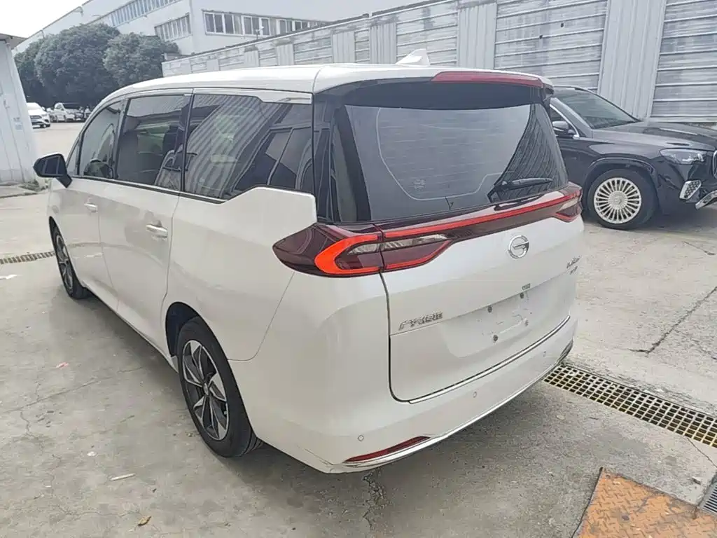 GAC Motor Trumpchi M6 — фото 23