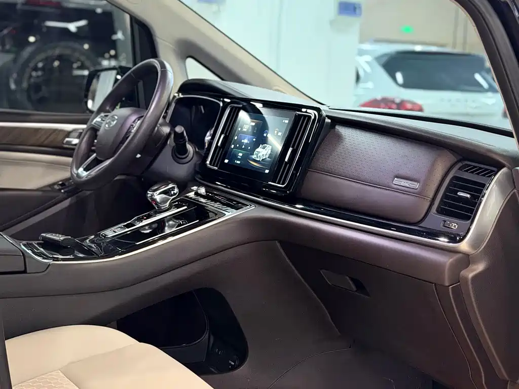 GAC Motor Trumpchi M8 — фото 15