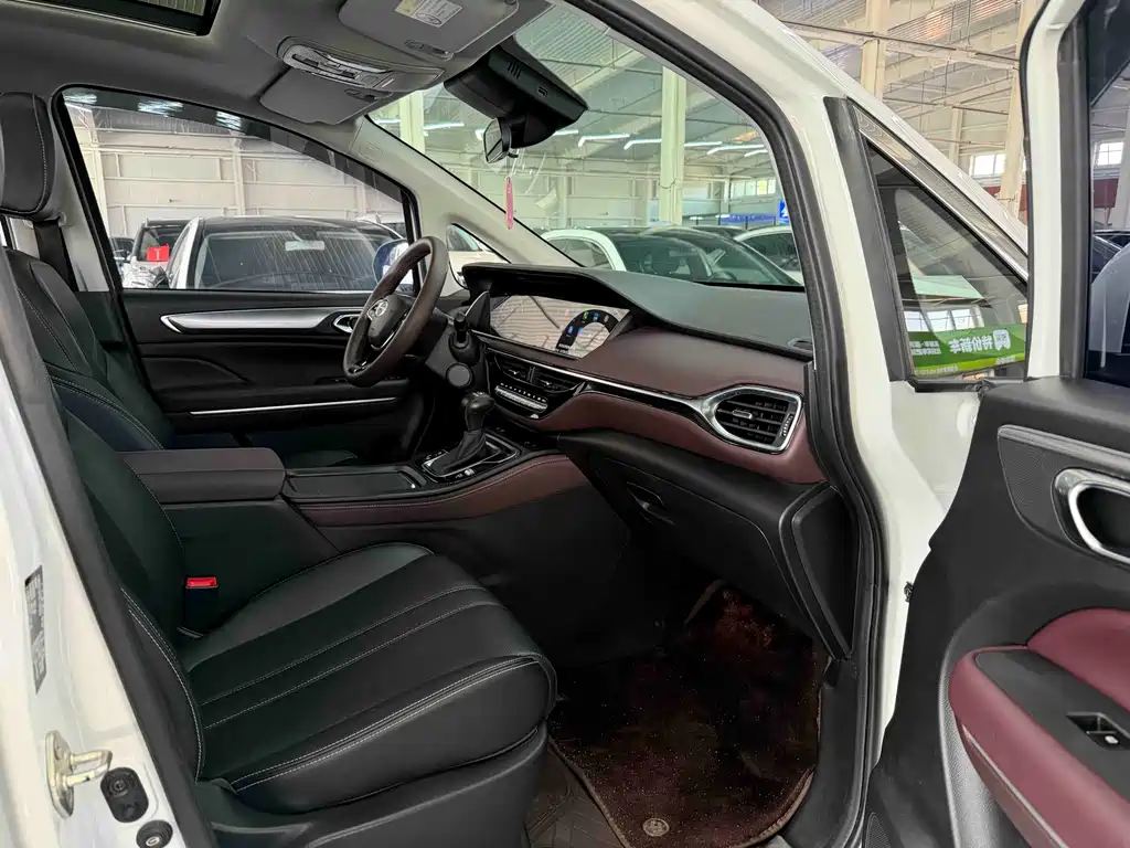 GAC Motor Trumpchi M6 — фото 17