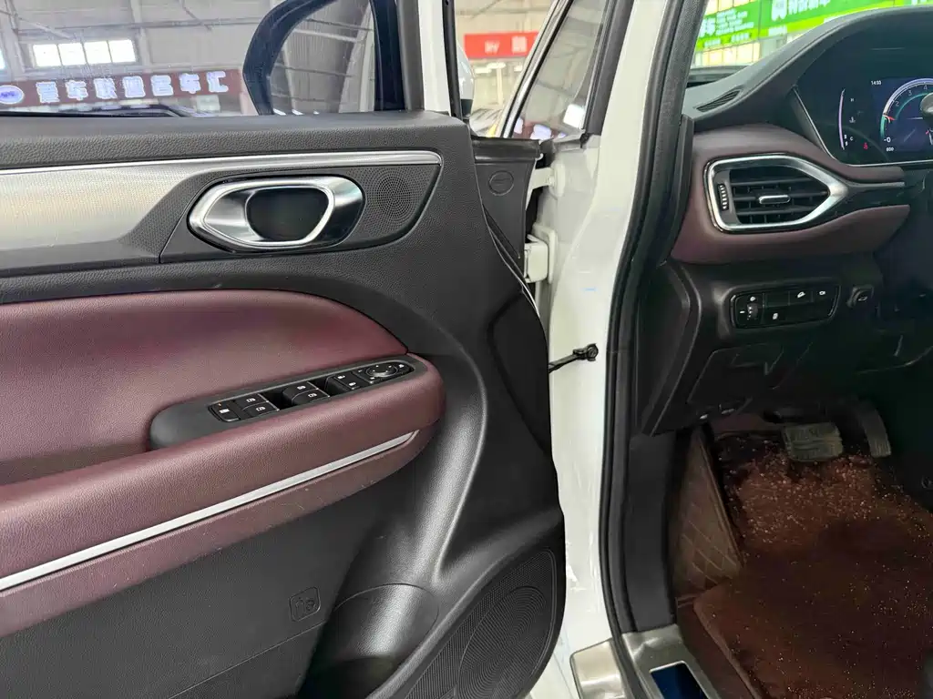 GAC Motor Trumpchi M6 — фото 9