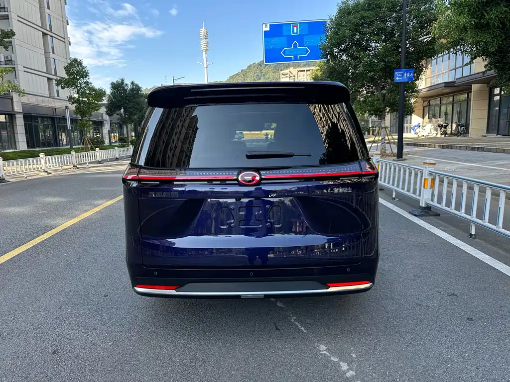 GAC Motor Trumpchi E8 PHEV — фото 10