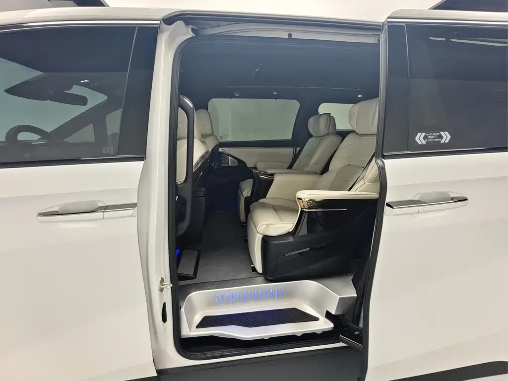 GAC Motor Trumpchi M8 — фото 10